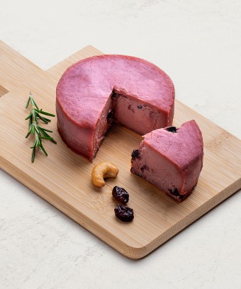 QUEIJO DE CORTE FERMENTADO DE CASTANHA DE CAJU COM CRANBERRY