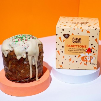 PANETTONE COM FRUTAS CRISTALIZADAS E RECHEADO COM CREME BRANCO DE AVELÃ